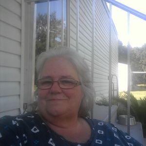 Meet your Posher, Lorie